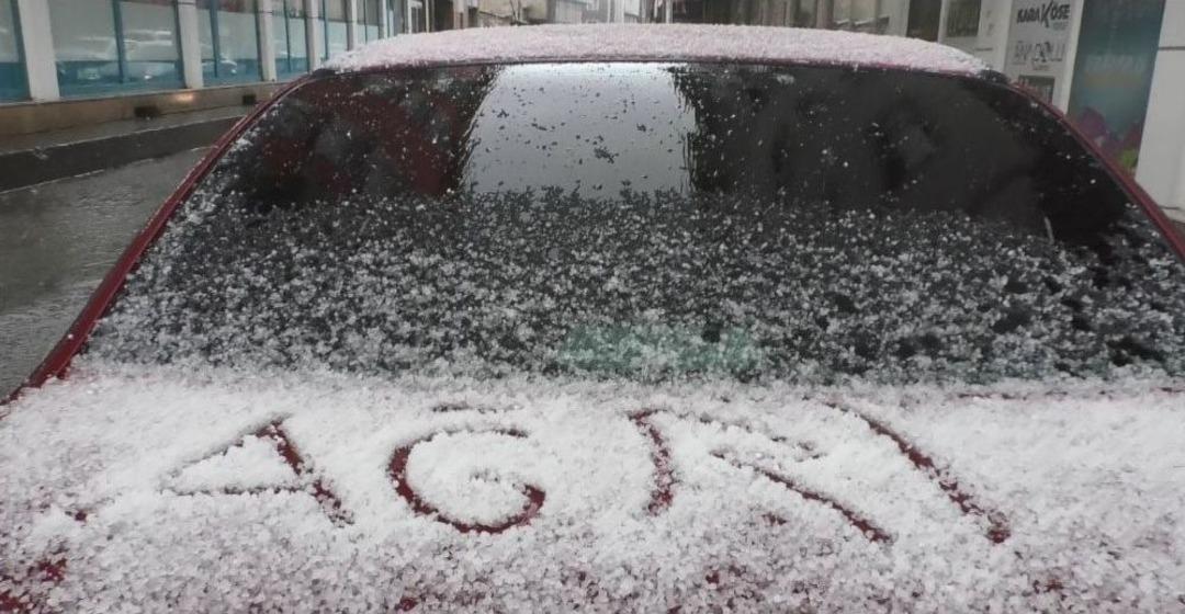 Ağrı&rsquo;da Mart Ayının Sonunda Dolu S&uuml;rprizi