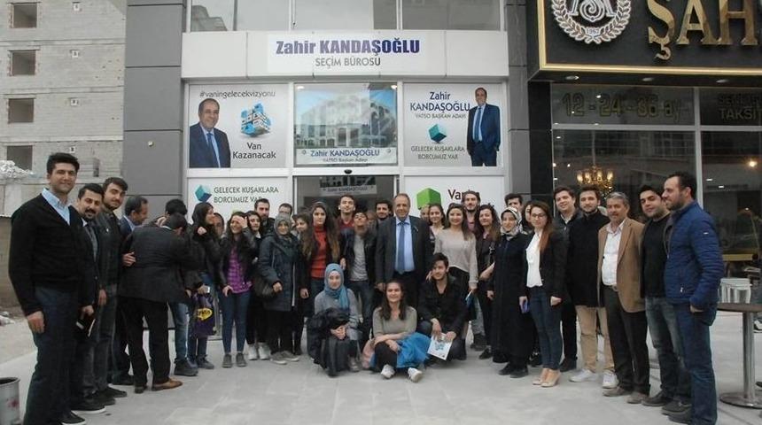 Van Yy&uuml; &Ouml;ğrencilerinden Vatso Adayı Kandaşoğlu&rsquo;na Destek Ziyaret