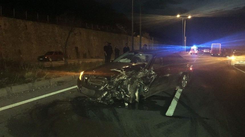 İki Otomobil &Ccedil;arpıştı: 1 Yaralı