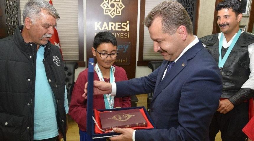 Etnospor&rsquo;da Dereceye Giren Sporcuları Başkan Yılmaz Kabul Etti