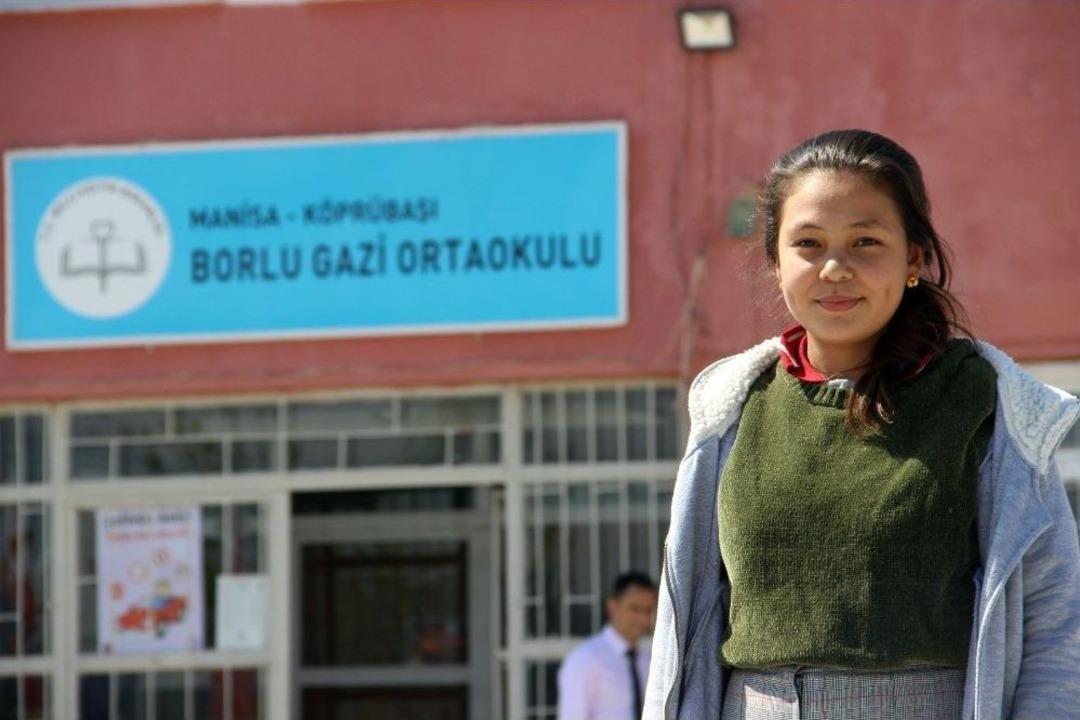 Mehmet&ccedil;ik&rsquo;e Yazdığı Mektubu Okuyan G&ouml;zyaşlarını Tutamıyor