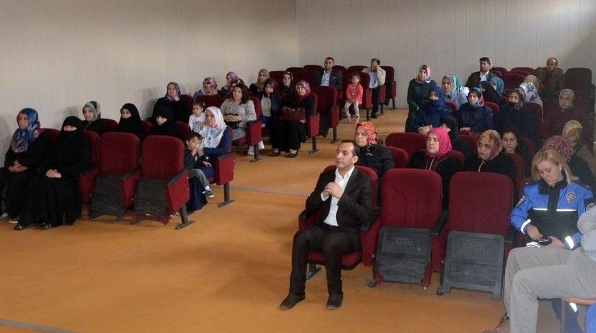 Polis Ekiplerinden &ldquo;g&uuml;venli Okul&rdquo; Projesi &Ccedil;alışması