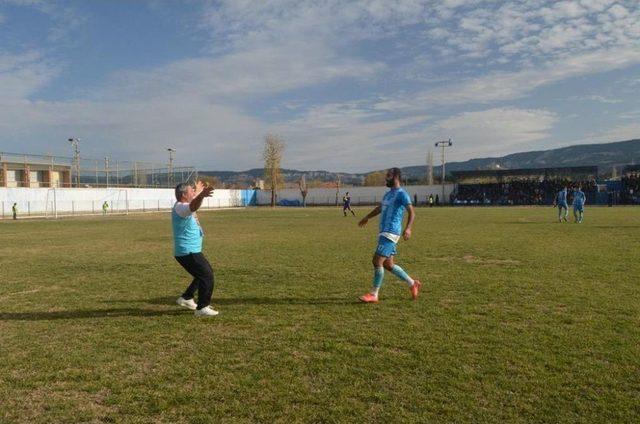 Selendi Belediye Spor Lideri Salladı Ama Yıkamadı.