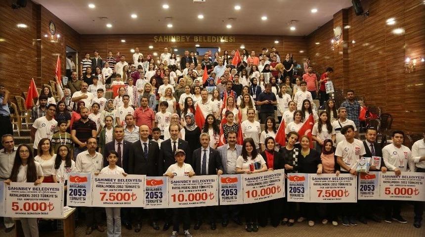 Geleceğin T&uuml;rkiye&rsquo;sini Kalemleriyle İnşa Ettiler