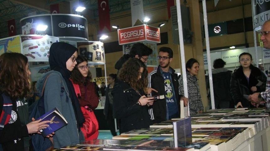 Denizli B&uuml;y&uuml;kşehir Belediyesi Kitap Fuarı A&ccedil;ıldı