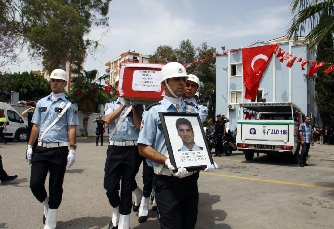 Şehit Polis Memuru İ&ccedil;in Antalya Emniyet M&uuml;d&uuml;rl&uuml;ğ&uuml;nde T&ouml;ren