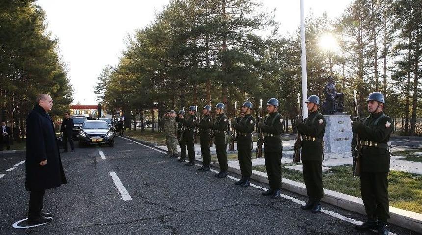 Cumhurbaşkanı Erdoğan&rsquo;dan Tugay Komutanlığına Ziyaret