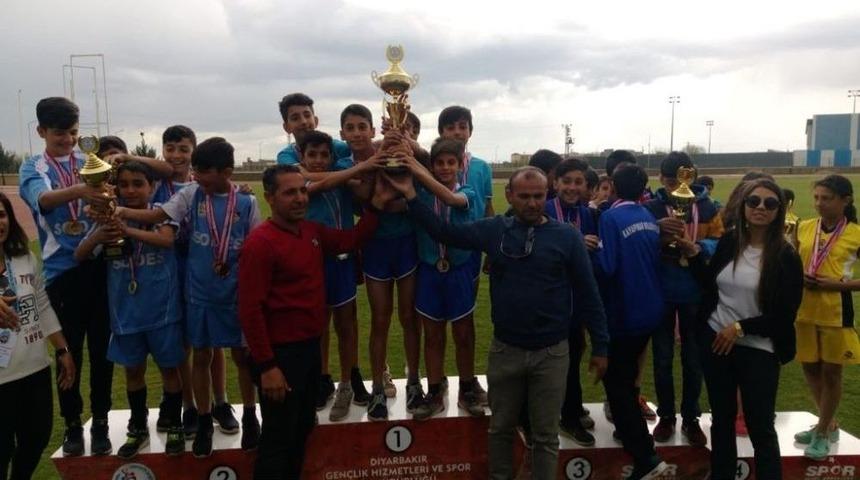 Diyarbakır’da Talaytepe Ortaokulu Şampiyon Oldu