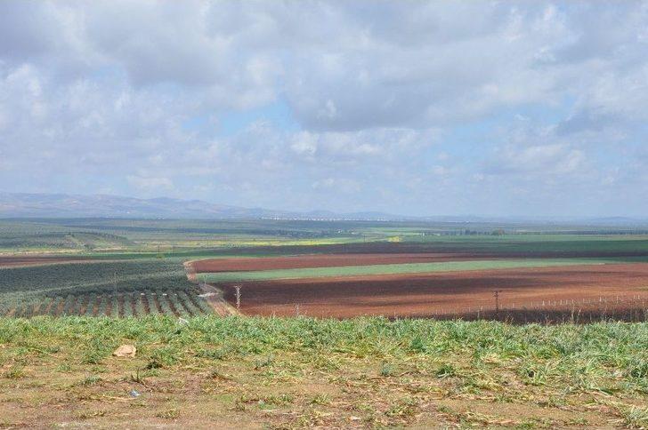 Bayrak Tepe’ye Dev Türk Bayrağı Ve Işıklı ’reyhanlı’ Tabelası G5