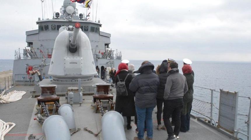 Savaş Gemisine Yoğun İlgi