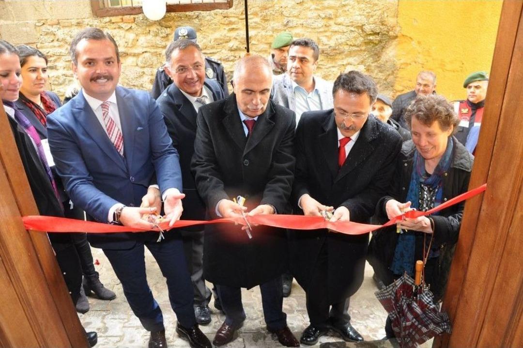 Dr. Beh&ccedil;et Uz K&uuml;lt&uuml;r Merkezi Buldan&rsquo;da A&ccedil;ıldı