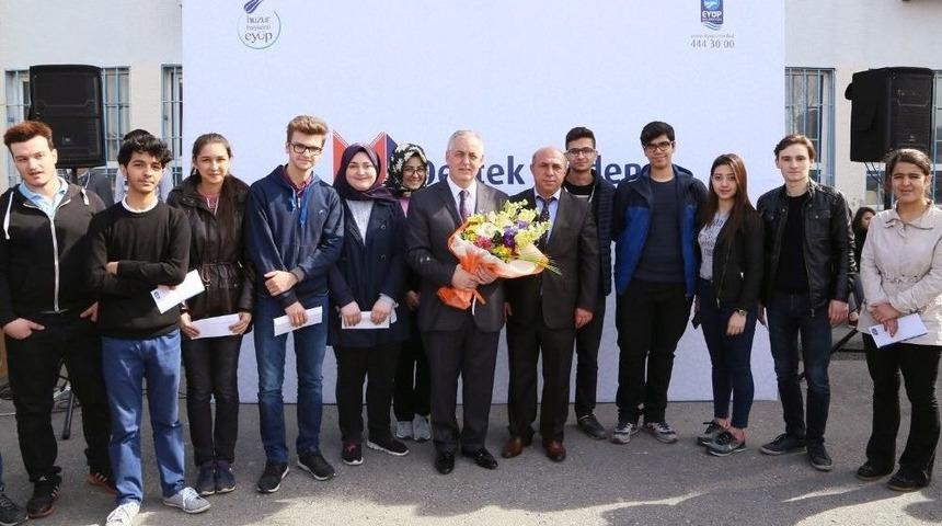 Ey&uuml;psultanlı &Ouml;ğrencilere Belediyeden Destek