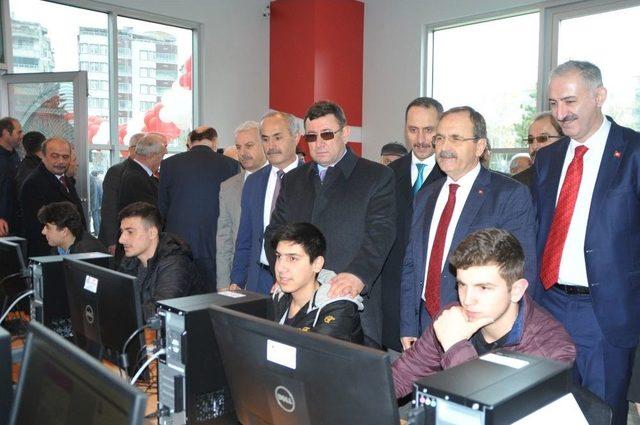 Bafra’da ’bilgi Ve Teknoloji Evi’ Açıldı