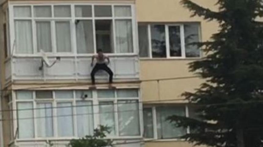 İşten &Ccedil;ıkarılan Gen&ccedil; 4&rsquo;&uuml;nc&uuml; Kattan Atlamak İstedi