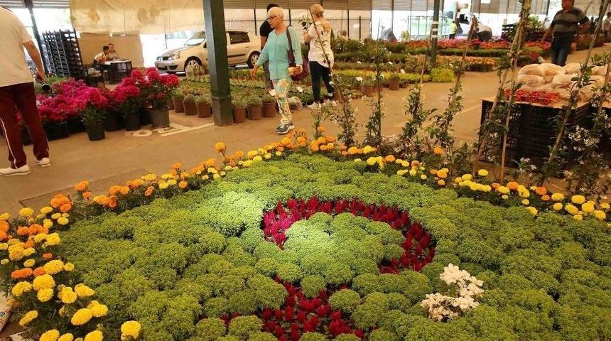 Karşıyaka &Ccedil;i&ccedil;ek Festivali&rsquo;ne 40 Bin Ziyaret&ccedil;i