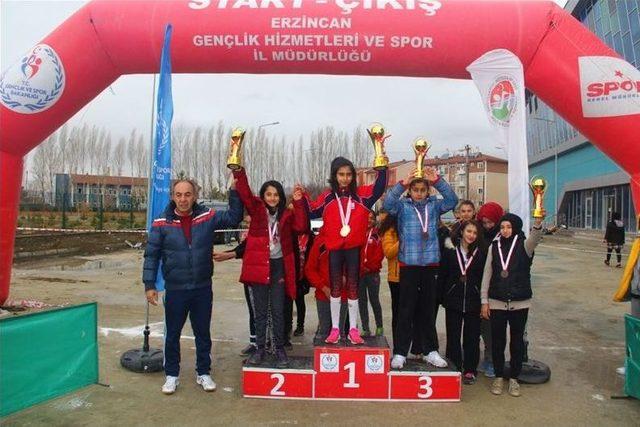 Erzincan’da Okul Sporlarında Kros Heyecanı