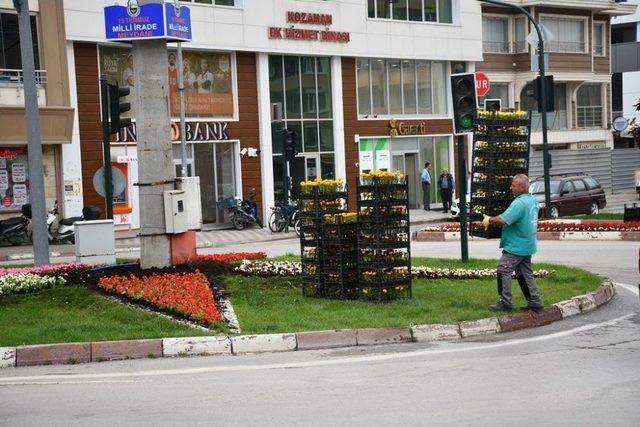 İnegöl Caddeleri Çiçek Açıyor