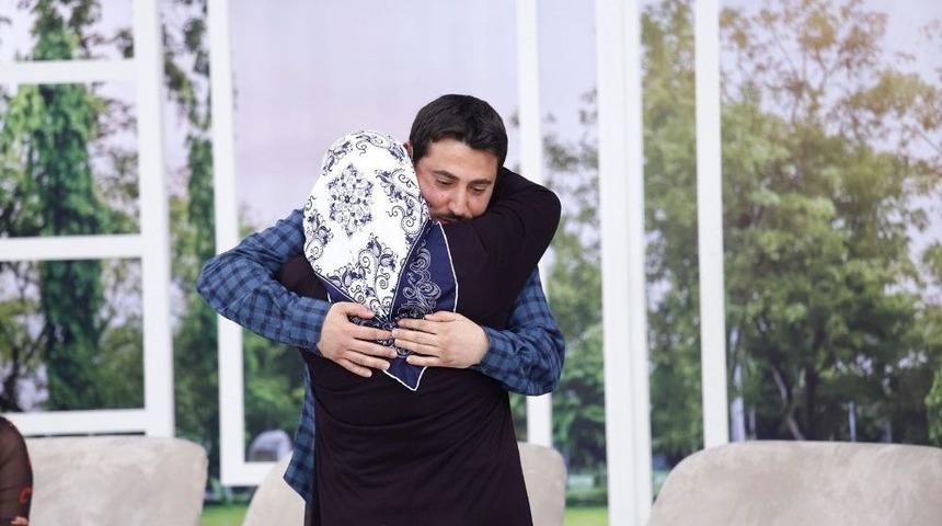 Dilber Hanım 36 Yıl &Ouml;nce &Ccedil;alınan &Ccedil;ocuğuna Esra Erol&rsquo;da Kavuştu