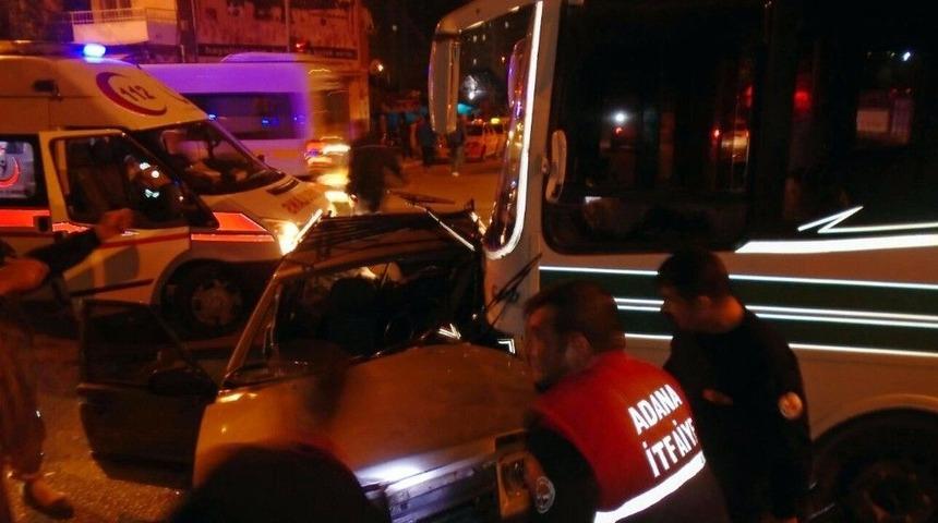 Otomobilde Sıkışan Yaralıları Cankur Kurtardı