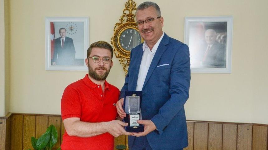 T&uuml;rkiye&rsquo;nin Sihirli Elleri Yarışması&rsquo;ndan Karacabeyli Eren&rsquo;e Derece