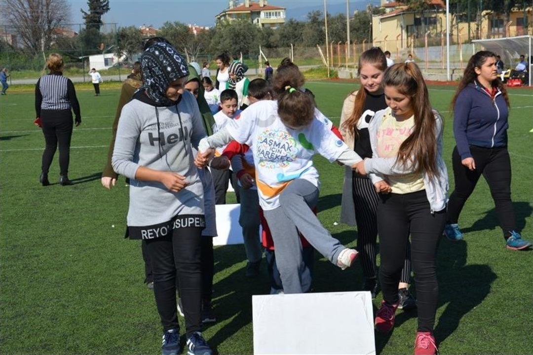 Edremit&rsquo;te &Ouml;zel &Ouml;ğrencilerden &ldquo;aşmak İ&ccedil;in Hareket&rsquo;&rsquo; Projesi