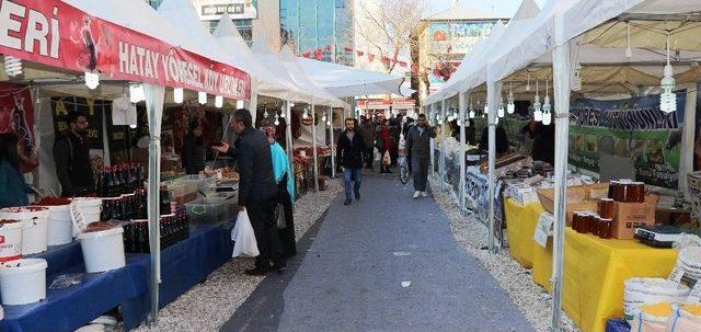 Van’da Yöresel Ürün Pazarına Yoğun İlgi