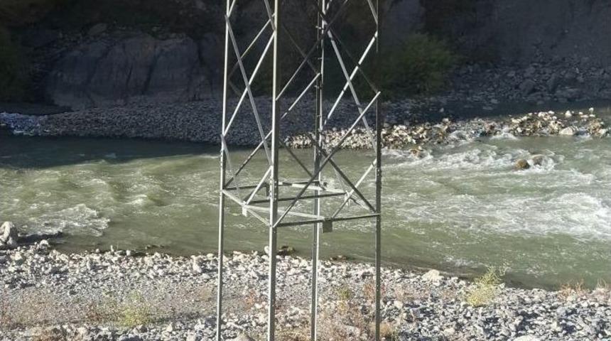 Hırsızlar Y&uuml;ksek Gerilim Direklerini Hedef Aldı