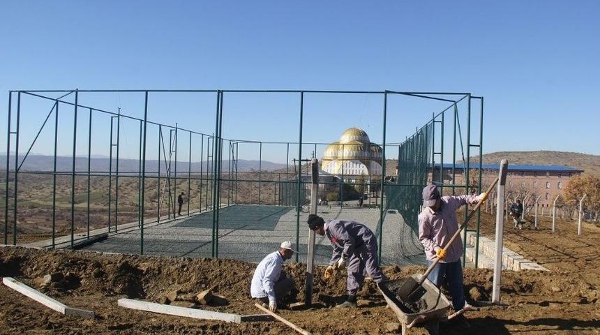 Kulp Belediyesi Yatılı Kur&rsquo;an Kursu&rsquo;na Spor Sahaları Yapacak