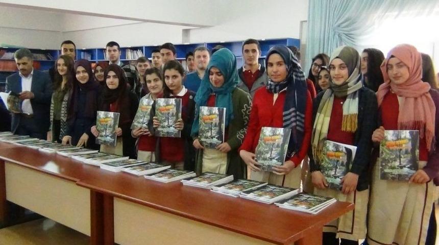 Yt&uuml;&rsquo;den Erciş&rsquo;teki &rsquo;101 Okul 101 K&uuml;t&uuml;phane&rsquo; Projesine Kaynak Kitap Desteği