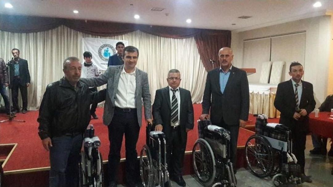 Ak&ccedil;okaca&rsquo;da Engelliler G&uuml;n&uuml; Halaylarla Kutlandı