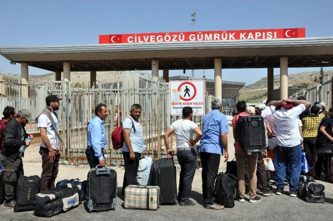 Suriyeliler Bayramlaşmak İ&ccedil;in &Uuml;lkelerine Gitmeye Başladı