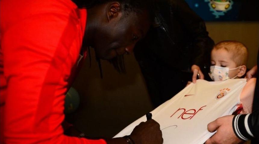 Bafetimbi Gomis’ten Anlamlı Destek