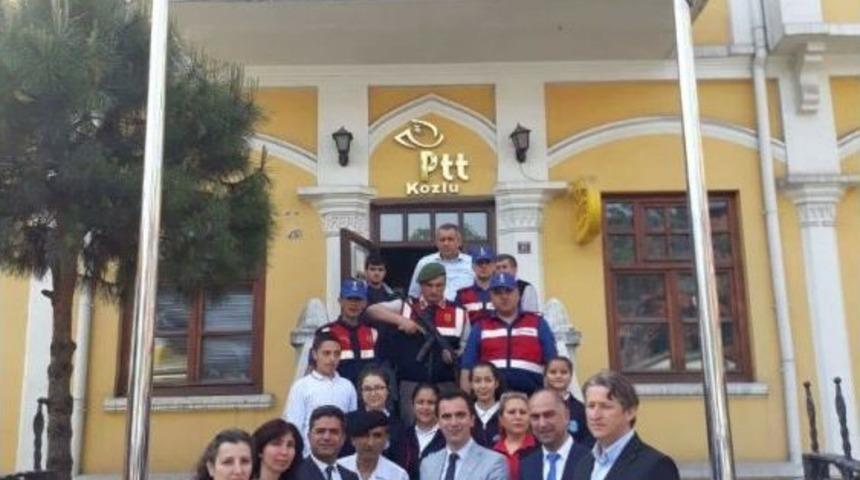 &Ouml;ğrencilerinden Mehmet&ccedil;iklere Anlamlı Davranış