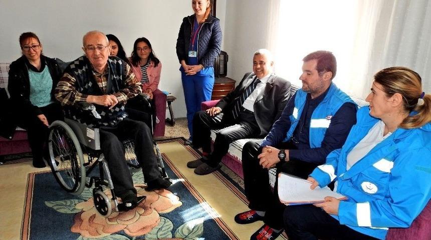 &Ccedil;eşme&rsquo;deki Hastalar Evde Bakımdan Memnun