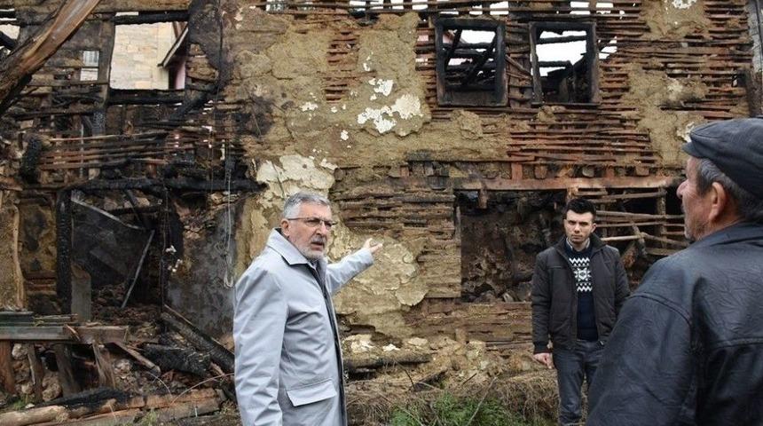 Başkan Bozkurt Yanan Binayı İnceledi
