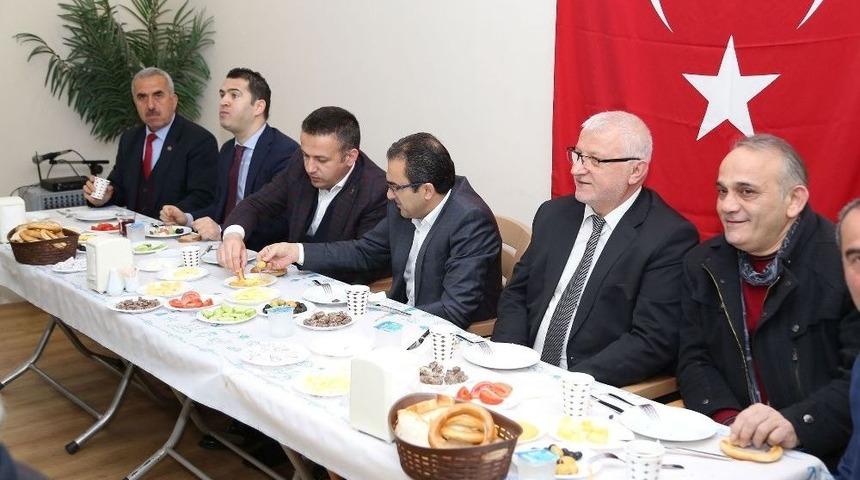 &Ccedil;ayeli Belediye Başkanı Atilla Esmen K&ouml;y Ve Mahalle Muhtarlarıyla Bir Araya Geldi