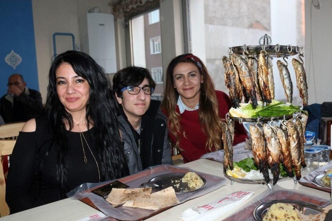 Kışın Van Usul&uuml; Tandırda Balık İlgi G&ouml;r&uuml;yor