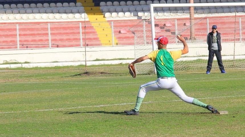 Mersin, Beyzbol M&uuml;sabakalarına Ev Sahipliği Yaptı