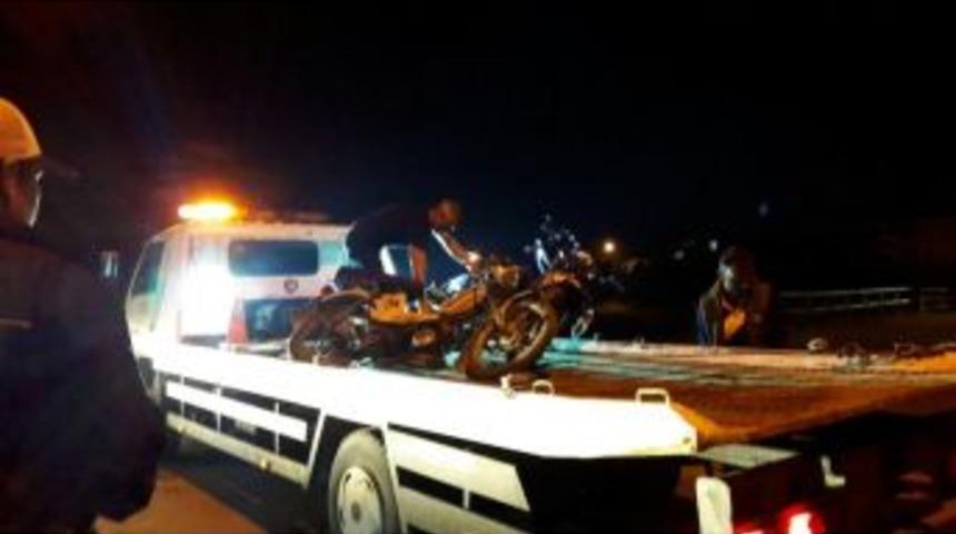 İki Motosiklet Kafa Kafaya &Ccedil;arpıştı: 4 Yaralı