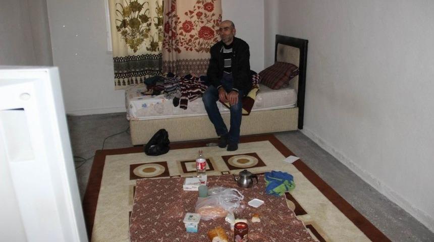 Ailesi Tarafından Terk Edilen Vatandaş Yardım Bekliyor