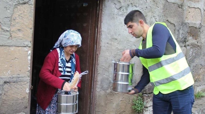 Bitlis Belediyesinden Sıcak Yemek Hizmeti