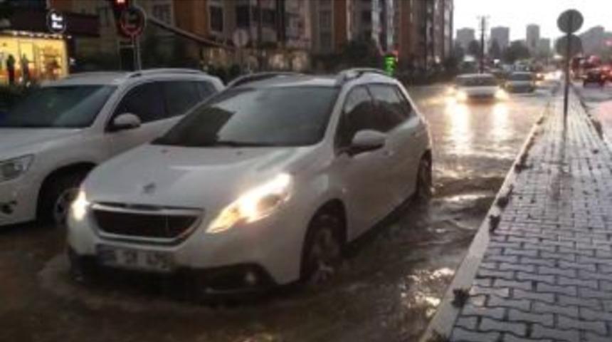 Diyarbakır&rsquo;da Sağanak Yağış Hayatı Olumsuz Etkiledi