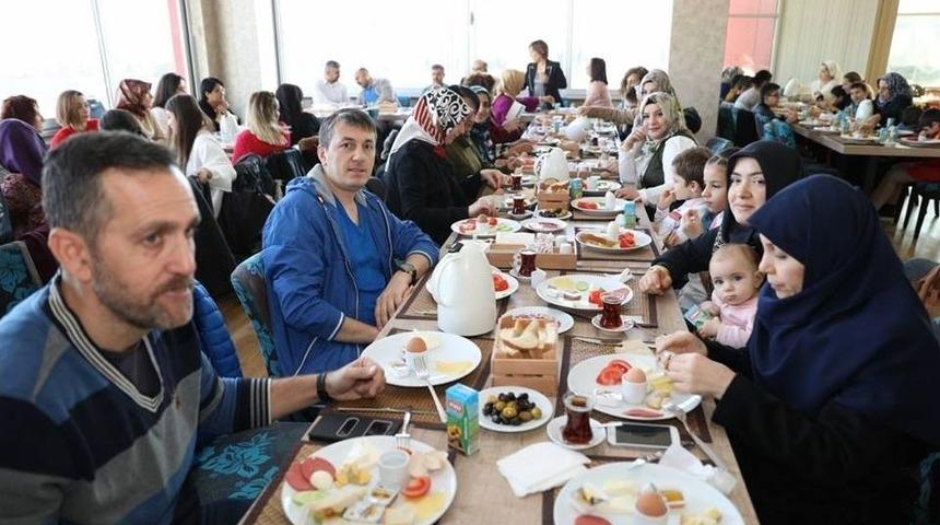 &Ouml;zel &Ouml;ğrenciler Kahvaltıda Buluştu