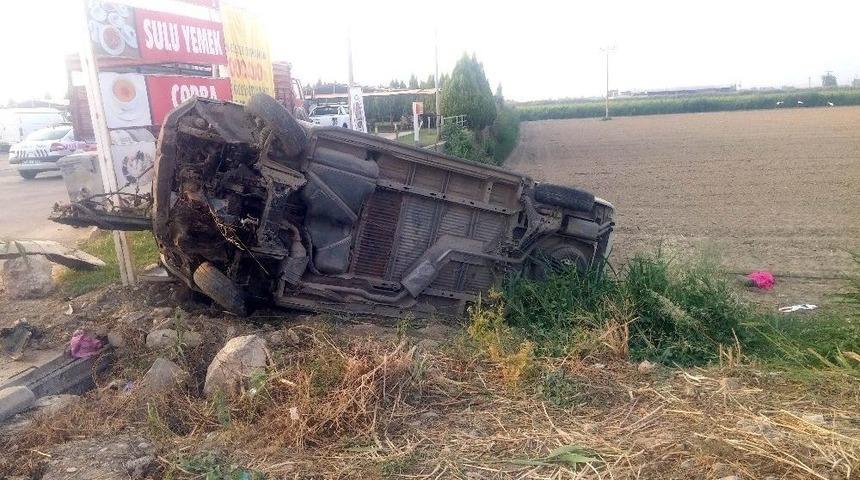 Tarım İş&ccedil;ilerini Taşıyan Minib&uuml;s Devrildi: 12 Yaralı