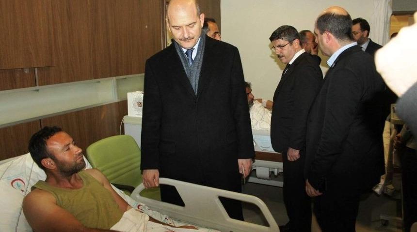 Bakan Soylu, Yaralı Asker Ve G&uuml;venlik Korucularını Ziyaret Etti