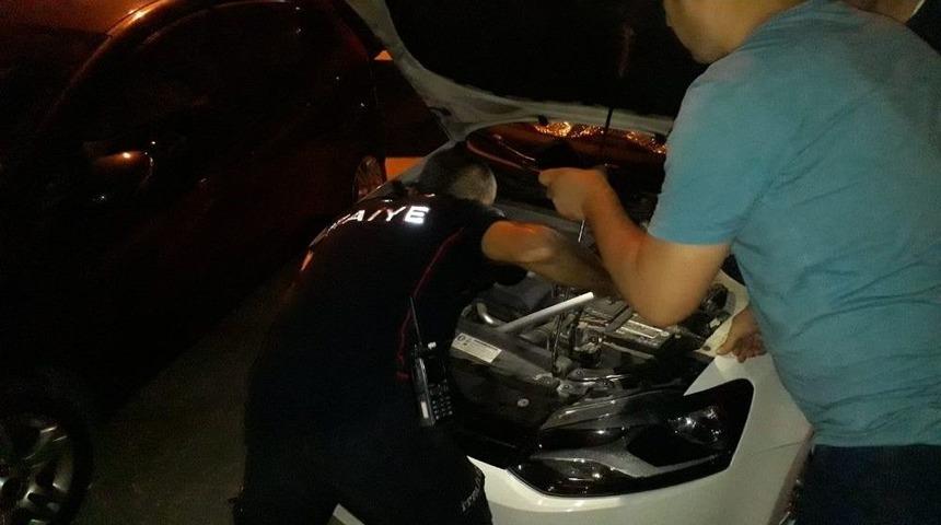 Manisa&rsquo;da Otomobilin Kaputuna Yılan Girdi