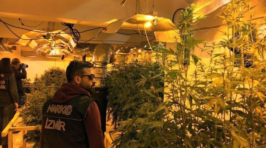 Oyun Salonu G&ouml;r&uuml;n&uuml;ml&uuml; Uyuşturucu İmalathanesine Polis Baskını