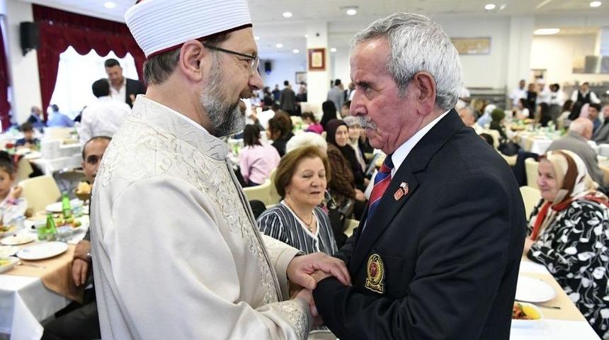 Diyanet Şehit Yakınları Ve Gazileri İftar Sofrasında Buluşturdu