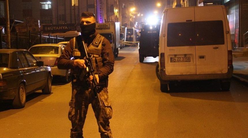 K&uuml;&ccedil;&uuml;k&ccedil;ekmece&rsquo;de Ş&uuml;pheli Paket Alarmı