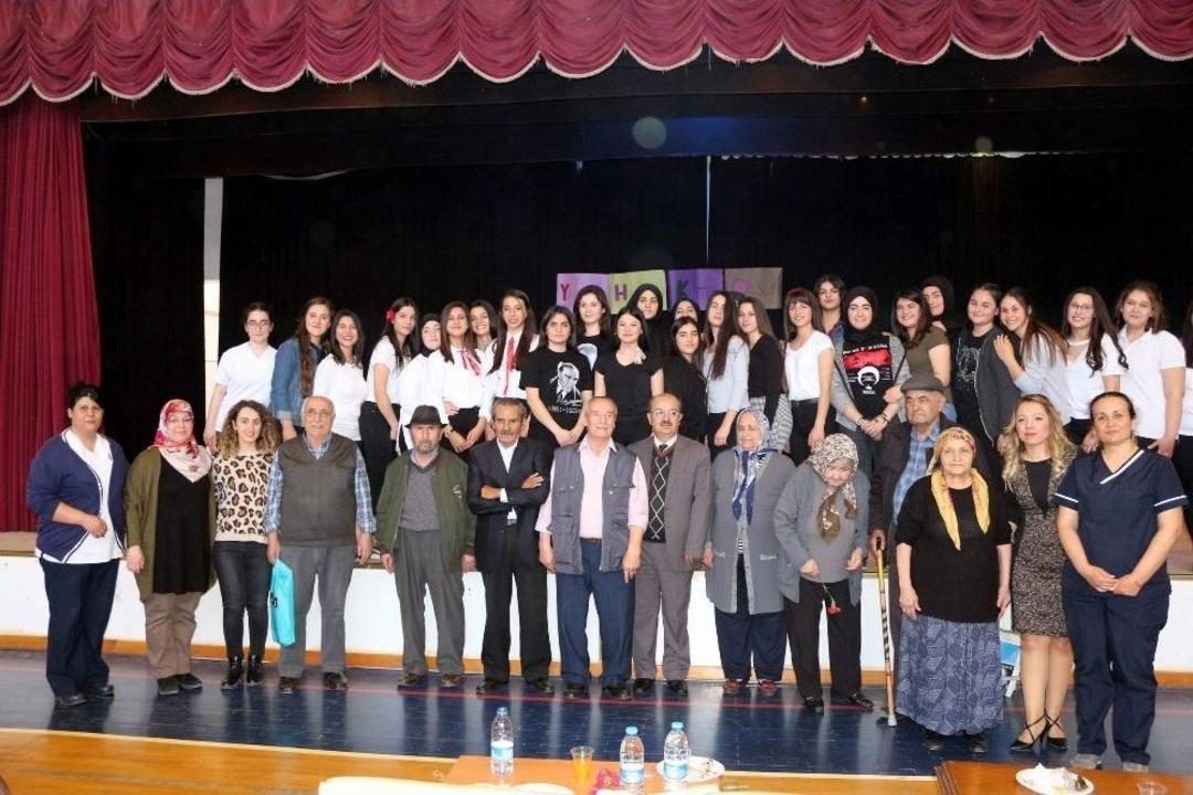 Meslek Liseli Kızlardan Yaşlılara Vefa